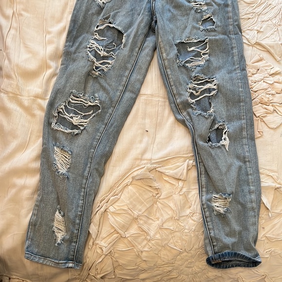 Brandy Melville Distressed with holes jeans size 25. - Picture 2 of 3